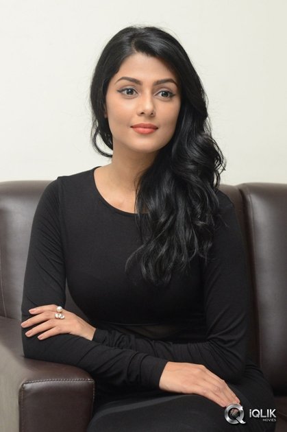 Anisha-Ambrose-at-Run-Movie-Release-Press-Meet